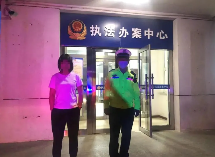 新的酒精測試儀逃避方法？酒駕還想“金蟬脫殼”？被交警識破太尷尬