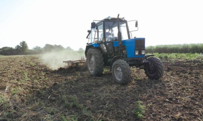 男子在自家農田中酒駕,被吊銷執照罰款2000,男子不服告上法庭! 男子在自家農田中酒駕,被吊銷執照罰款2000,男子不服告上法庭!